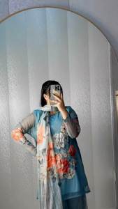 Vestido largo de estilo pakistaní con patrones altamente texturizados de nuevo lanzamiento de Surat Online Mart - Product Image 4