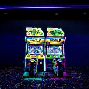 Máquina de Carreras Arcade Raw Thrills Super Bikes 3 HD, 45x85x99 Pulgadas, 729 Libras, 110V, Verde/Amarillo - Product Image 6