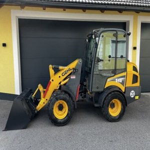 Chargeuse sur pneus compacte articulée Gehl AL 440, pelle avant diesel, 0,7 tonne, moment de charge élevé, 44,7 kW, pour ferme et jardin - Product Image 3