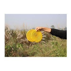 ชุดที่รองแก้วสีเหลืองสองชิ้นทำจากหัตถกรรมหญ้าทะเลจากอินเดีย - Product Image 1