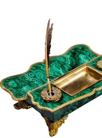 Support de stylo en malachite polie, artisanal et moderne, en pierre semi-précieuse naturelle, durable pour la maison, le salon ou la table.
