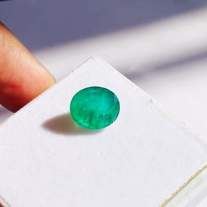 Esmeralda Natural de Zambia, Corte Ovalado, 6.33 Quilates, Gema de Buena Calidad, Lustre, Color Verde Agradable, Pulido Perfecto para Cualquier Joyería - Product Image 1