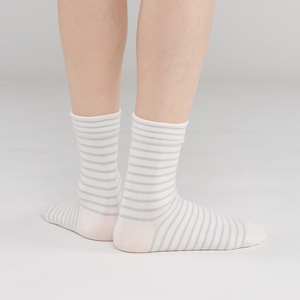 Chaussettes en coton tricoté respirantes pour femmes - Motif rayé Couleur pastel Chaussettes coréennes à usage quotidien - Product Image 5
