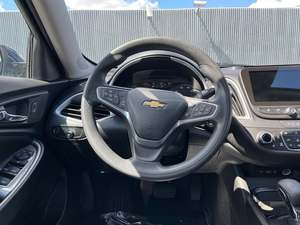 Chevrolet Malibu LT 2023 con 1LT, Alta Velocidad, Bajo Kilometraje, Sedán con Tracción Delantera - Product Image 3