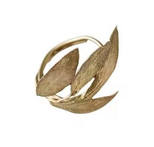 Vaisselle Forme Carrée et Teddy Design Rond de Serviette en Laiton pour Vaisselle Serveur de Mouchoirs Décoratifs Disponible à Prix Abordable - Product Image 4