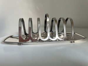 Support de porte-toast en métal luxueux pour morceaux de pain de petit-déjeuner accessoires de cuisine stockage à domicile et étagère à toasts - Product Image 2