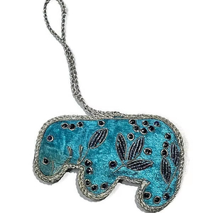 Adorno de elefante bordado de terciopelo azul, colgante de Animal con cuentas indias, decoración hecha a mano, decoraciones navideñas de Navidad - Product Image 1