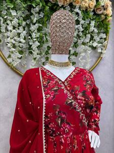 Diseñador Party Wear Faux Georgette Hermosa impresión digital y secuencia Trabajo manual Bordado Kurta con pantalón con conjunto Dupatta - Product Image 3