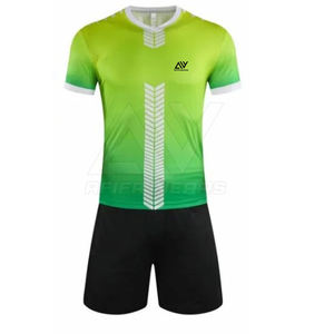 Ensemble d'uniformes de football de nom d'équipe personnalisé de haute qualité maillot de football en polyester sublimé le plus vendu avec nouvelle impression de logo - Product Image 1