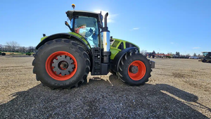 รถแทรกเตอร์ CLAAS AXION 940 ยอดขายดีที่สุดปี 2021 รถแทรกเตอร์สำหรับงานเกษตรที่ได้รับความนิยม เครื่องจักรกลการเกษตรสำหรับงานหนัก รถแทรกเตอร์ 180 แรงม้า ขับเคลื่อน 4 ล้อ - Product Image 5