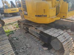 Excavadora hidráulica compacta Komatsu PC138, diseño versátil para espacios reducidos, controles ergonómicos, motor de núcleo oscilante de cola cero - Product Image 2