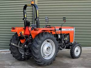 Livraison gratuite Tracteur agricole et utilitaire 50 CV 2 roues motrices 2,6 L 3 cylindres Diesel 1450 kg de levage Boîte de vitesses 8F+2R et réservoir de carburant 55 L - Product Image 6
