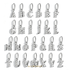 จี้ตัวอักษร CZ Pavé |   จี้ตัวอักษรประดับเพชรซิร์คอน ชุบทอง 18K PVD บนสแตนเลสสตีล |   กันน้ำและไม่หมองคล้ำ - Product Image 4