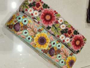 Cordones Bordados florales multicolores hechos a medida en tamaño 2 pulgadas, ideales para usar en adornos de prendas y Diseñadores de ropa - Product Image 2