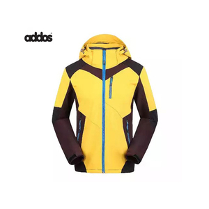 Chaqueta Softshell roja de estilo High Street para hombre, personalizable, carcasa blanda recubierta con calefacción para exteriores para servicio OEM de invierno - Product Image 1