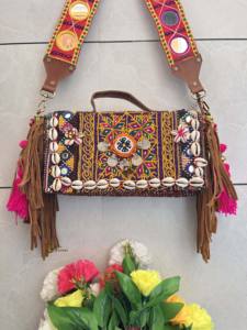 Banjara กระเป๋าถือมีขอบสไตล์วินเทจทำด้วยมือสำหรับผู้หญิงปักลายโบโฮอินเดียออกแบบได้ตามต้องการ - Product Image 2
