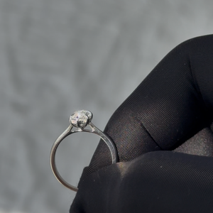 แหวนหมั้นเพชรเม็ดเดี่ยว 1.5 กะรัต ทอง 14K |   เพชรแล็บที่เป็นมิตรต่อสิ่งแวดล้อม |   สี E ความสะอาดระดับ VVS |   ได้รับการรับรองจาก IGI สำหรับผู้หญิง ขัดเงาอย่างดี - Product Image 2