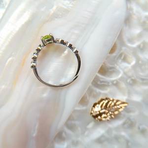 Anillo de boda de piedra de peridoto natural, Banda Clásica de corte ovalado minimalista de Plata de Ley 925 para regalo de compromiso, fiesta, venta al por mayor a granel - Product Image 5