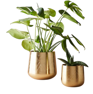 Vase en métal doré design avec finition haut de gamme pour la décoration intérieure de luxe pour le salon, le bureau et la décoration intérieure - Product Image 2