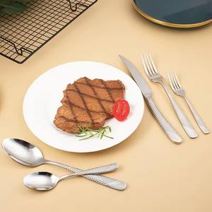 Ensemble de couverts de luxe en acier inoxydable bleu, noir et argent pour les repas à la maison, les dîners formels, les restaurants et les tables d'hôtel - Product Image 6