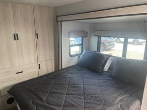 Sprinter 3500XD Sunseeker 2021 ~4 200 milles, camping-car de classe C, moteur turbodiesel V6, lit queen-size - Product Image 6