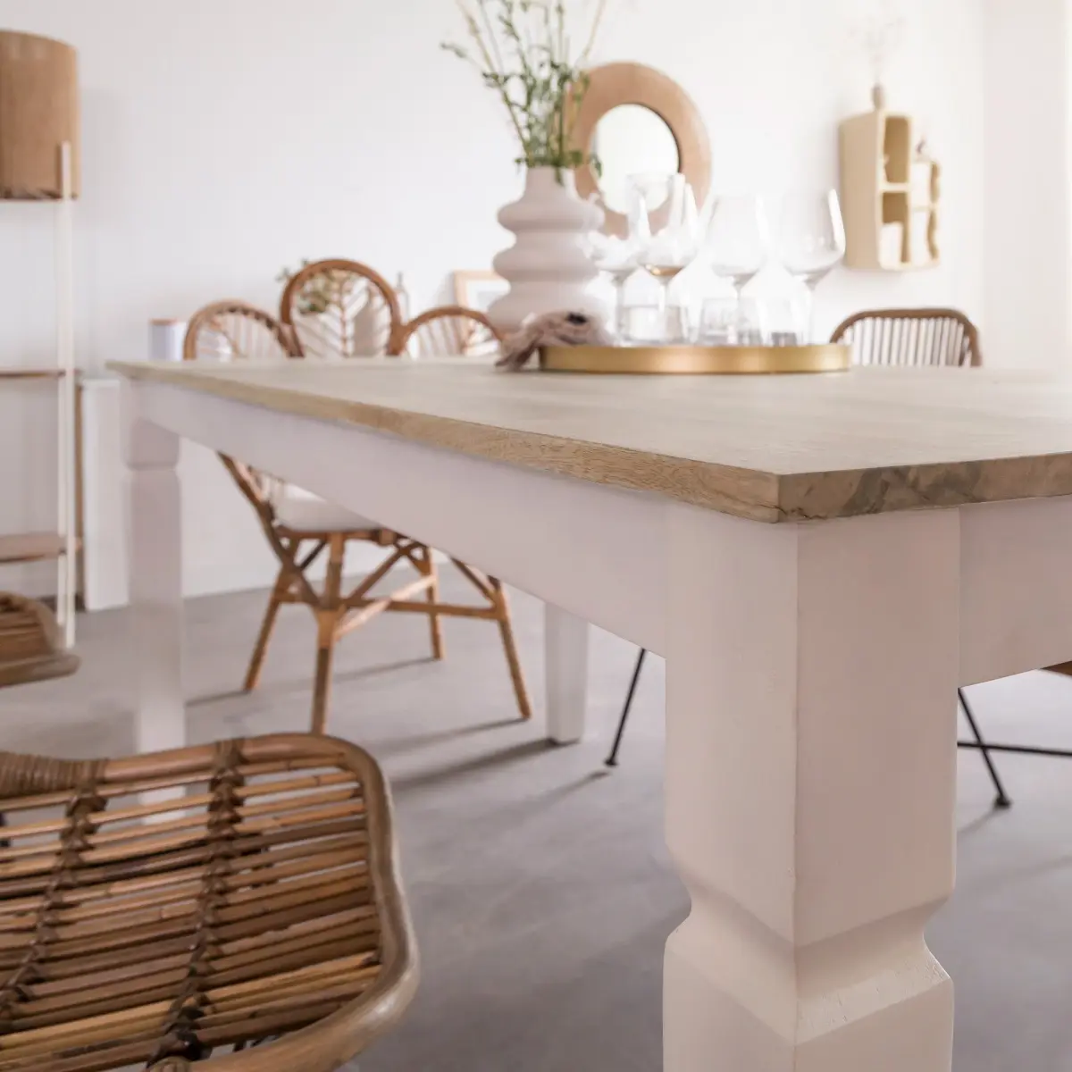 ขาวและเป็นธรรมชาติ