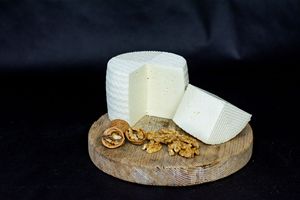 Cristo Del Prado Quesos, Mitades de Queso de Oveja Blando, Queso Duro Pasteurizado Perfecto, Empaque a Granel con Precio, 1.7 kg - Product Image 3