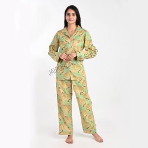 Camiseta y pijama con botones, ropa de dormir bonita, floral - Product Image 1