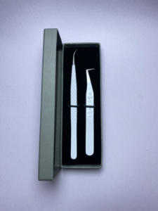 Pince à épiler d'extension de cils en acier inoxydable avec logo personnalisé Texture de la pointe lisse Outils d'isolation et de volume pour les artistes des cils - Product Image 6