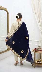 Ensemble de costume en soie crêpe long élégant pour femmes avec broderie exquise magnifiquement imprimé Dupatta ajoutant de l'élégance - Product Image 3