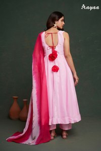 Obtener pedido Anarkali Full Flair Color Rosa bordado hasta el suelo Trendy Kurti & Pent con contraste Dupatta Set a precio mayorista - Product Image 5