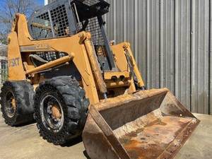 Cargadora Compacta Case 75XT de 2001: Potente Máquina de Tamaño Mediano con Rendimiento Comprobado en Sitios de Trabajo - Product Image 5