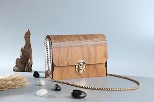 Pochette en bois avec grain naturel élégant pour accessoires féminins avec détails en résine exquis pour les soirées à bas prix - Product Image 6