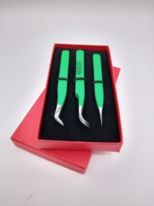 Pince à cils GETUP BROSONS IMPEX en acier inoxydable courbé, revêtement en poudre, qualité supérieure, pour volume de cils, vente en gros - Product Image 2