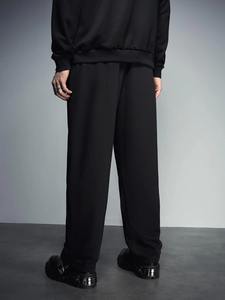 กางเกงแทร็คผ้าลูกฟูกผู้ชายแฟชั่นใหม่ เอวสูง ระบายอากาศ กันลม สไตล์ลำลอง สตรีทแวร์ คุณภาพสูง สีพื้น - Product Image 3