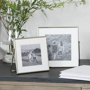 Cadre photo en métal élégant pour des idées de mur d'art avec une touche moderne, parfait pour des thèmes de décoration créatifs - Product Image 3