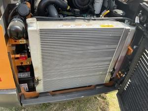 2025 SV280B Skid Steer Loader Bonne affaire sur chargeur frontal sur roues avec moteur central et composants de roulement - Product Image 3