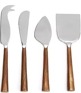 Ensemble de 3 Spatules à Fromage en Acier Inoxydable Fait Main avec Manche en Bois pour les Fêtes, les Mariages et les Hôtels - Product Image 3