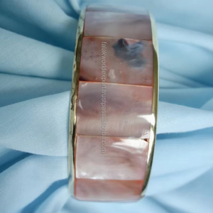 Bracelet Haldu Bois Avec Nacre Mosaïque Nacre Incrustation Bracelets et Bracelets en Bois Par FWE - Product Image 1