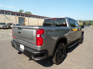 CLEAN 2024 C h e v r o l e t Silvera do 1500 ZR2 Crew Cab 4WD - Product Image 3