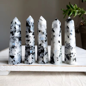 Arc-en-ciel pierre de lune tour cristal poli blanc et noir 3-5 pouces Feng Shui énergie amour guérison artisanat spirituel - Product Image 4