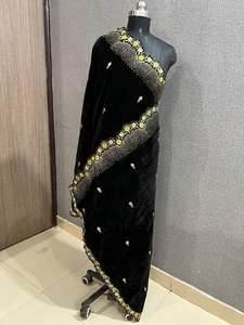 Chal de Terciopelo Bordado para Novia, Boda, Mujeres Adultas, Ropa de Invierno, Cálido, Producto de la India, Doli Baaraat - Product Image 4