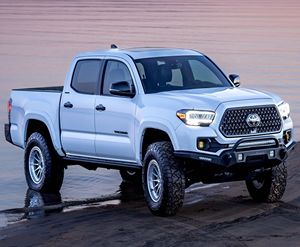 Toyota Tacoma Limited 2023, Doble Cabina, 4x4, Motor V6 de 3.5 Litros, Kit de Elevación de 2.5 Pulgadas con Amortiguadores King - Product Image 1