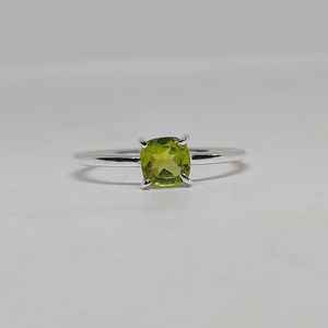 Bague Peridot Cushion en Argent Sterling 925, Pierre de Naissance de Février, Bijou Fait Main, Cadeau Élégant pour Femme, Plaqué Rhodium Vintage - Product Image 5