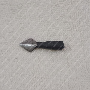 Casco de cabeza ancha con púas Tiger Touch Vervelles de hierro - Product Image 4