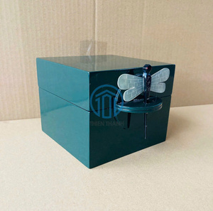Caja de Almacenamiento de Lujo Artesanal en Verde Oscuro Lacado con Detalle de Libélula, Caja de Regalo de Lujo Hecha a Mano - Product Image 4