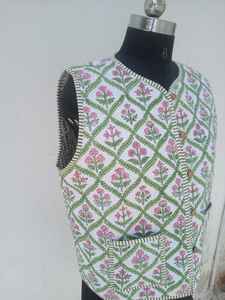 Vestes Kantha en coton indien imprimé bloc à la main Patch Work vestes d'hiver en pur coton pour femmes vestes matelassées - Product Image 4