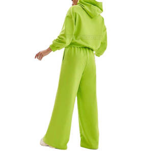 Confort y uso diarios: Conjuntos deportivos acampanados para mujer, diseño simple y elegante, de dos piezas con pantalones acampanados. - Product Image 5