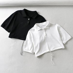 Polos de tennis léger pour femmes avec logo personnalisé OEM T-shirts polo à manches courtes de couleur unie avec logo personnalisé Haut court à col classique - Product Image 2