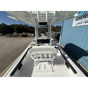 Botes TideWater 2300 CB 2026 para Pesca con Señuelos y Pesca de Lubina - Product Image 3